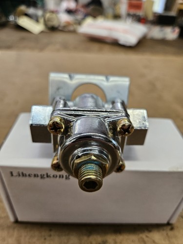 Holley 12-803 Fuel Pressure Regulator-2 Port Adjustable- 4.5-9 PSI-Chrome Finish - Bild 12 von 17