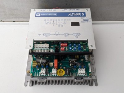 TELEMECANIQUE ALTIVAR 5 ATV151U15M0 FREQUENZUMRICHTER 2PS / 1,5 kW