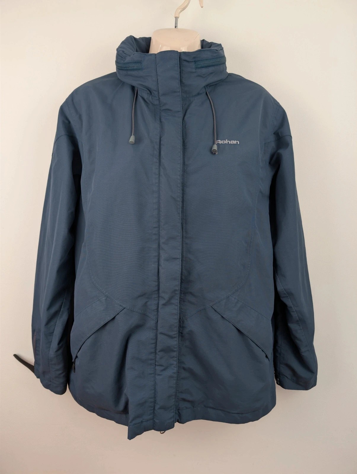 Rohan Mountain Pass grey weatherproof jacket. Women's Medium. DN3324