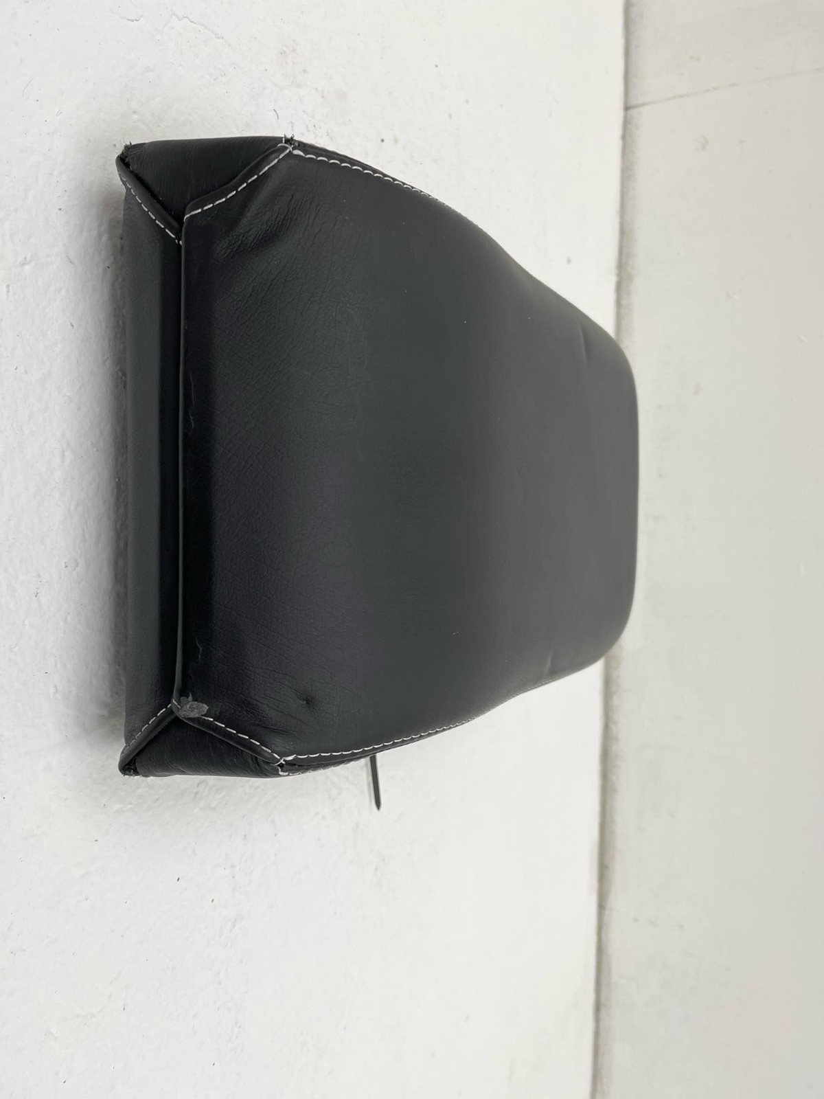 2008-2012 MASERATI GRANTURISMO 4.7L Rear Middle Seat Armrest Cushion Pad Base