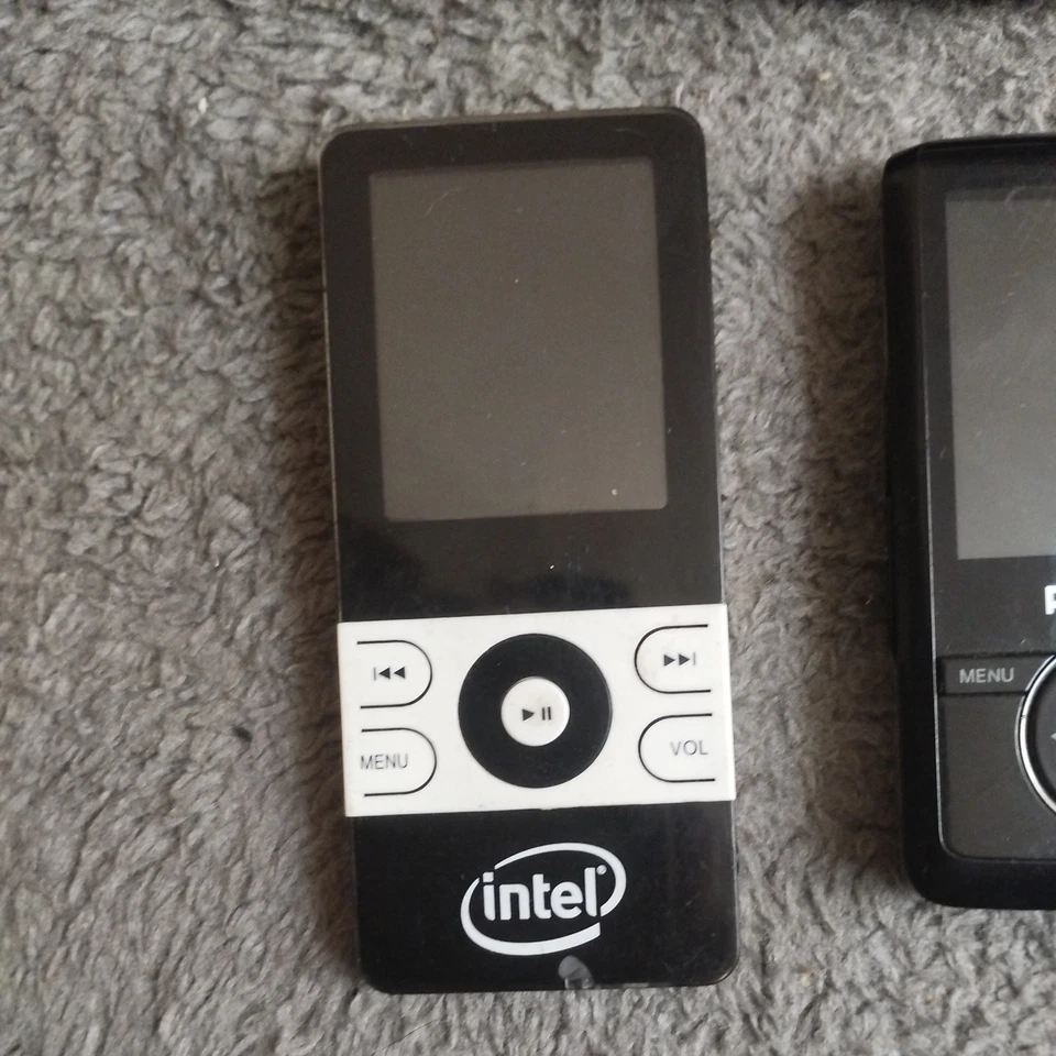 MP3 MP4 Bundle - SEE DESCRIPTION Philips GoGear 2GB, Intel Digital Player, Alba - Image 2 of 4