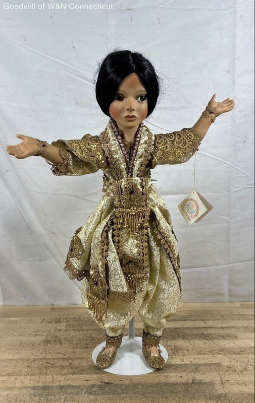 World Gallery Royal Dancer Porcelain Doll International Collection 26 Inch Tag