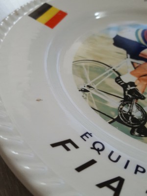 Cyclisme - Assiette à l'éffigie d'Eddy Merckx / Equipe Fiat- 1977 - autographe imprimé / Production et exclusivité Vallauris( Fr