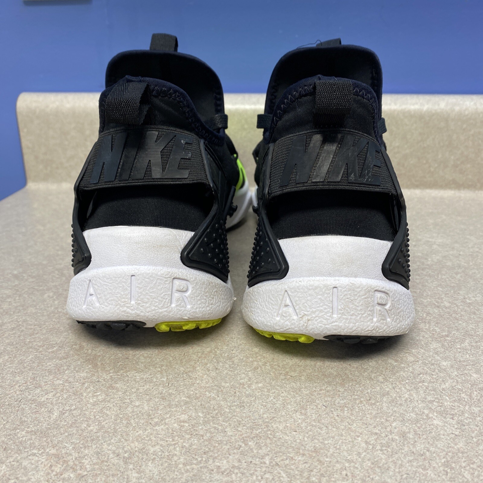 nike huarache drift volt