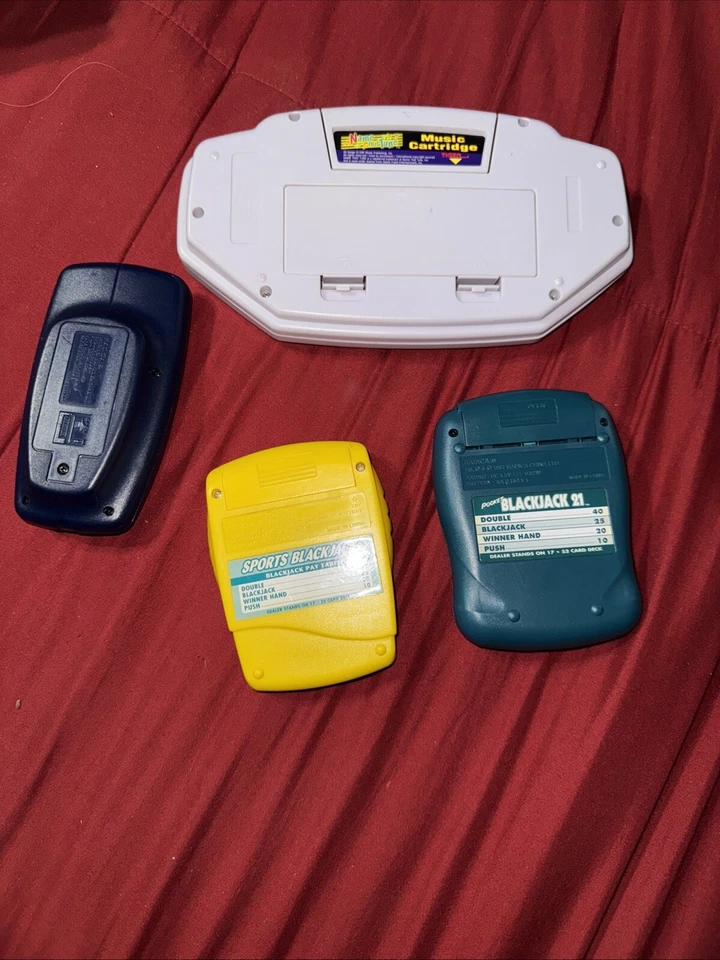 Paquete De 4 Juegos De Bolsillo Portátil Blackjack Soliare Nombre Que Sintoniza Probado Foto 2 de 2