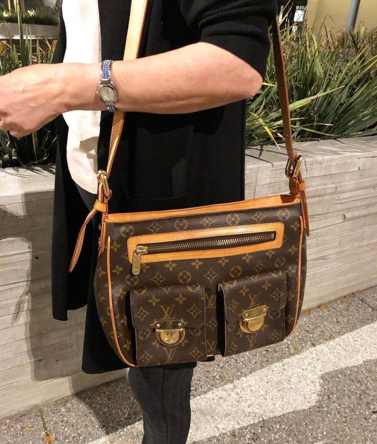 louis vuitton crossbody bag men's price