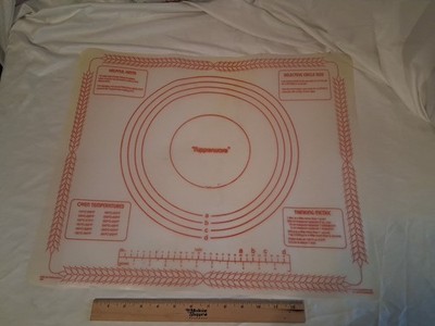 Tupperware Pastry roll out Mat sheet, Dart 1977 vintage, baking