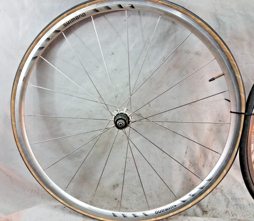 Комплект колес для шоссейного велосипеда Shimano WH-R550 700c втулка Freehub 130/100 QR 20/16S PV ретро кафе - Изображение 3 из 4