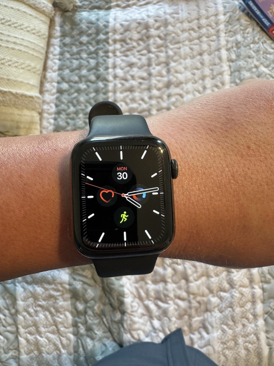 Apple Watch- Series 6 44mm - Stainless Steel - Sapphire Crystal