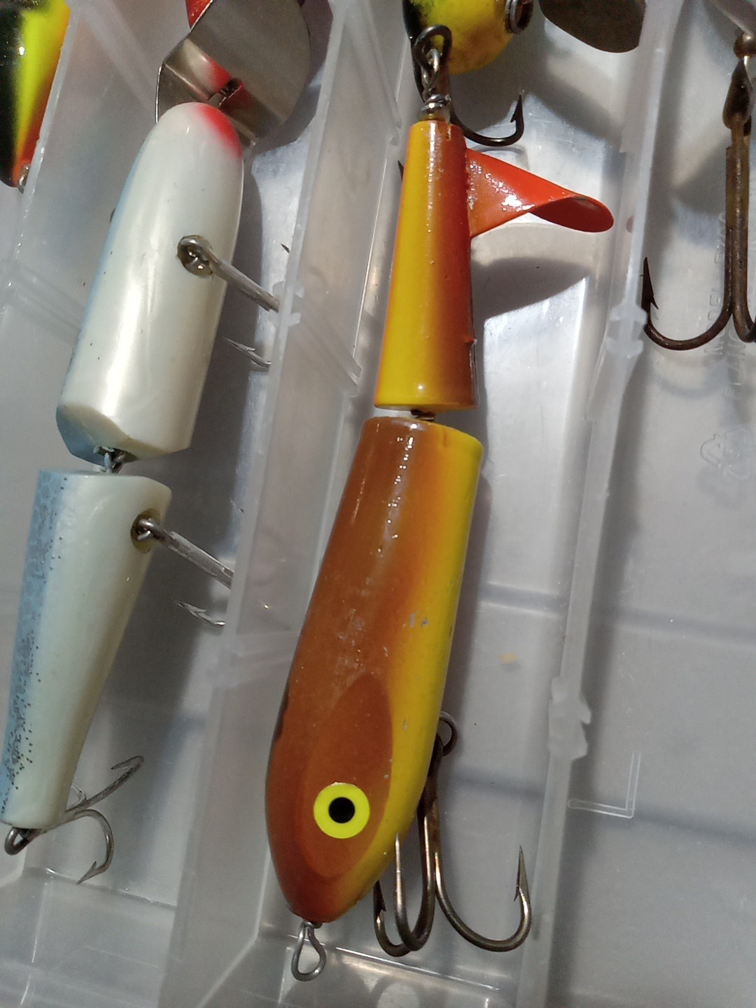 7 Musky Lures In This Flat Box. Large. Great Shape - Image 5