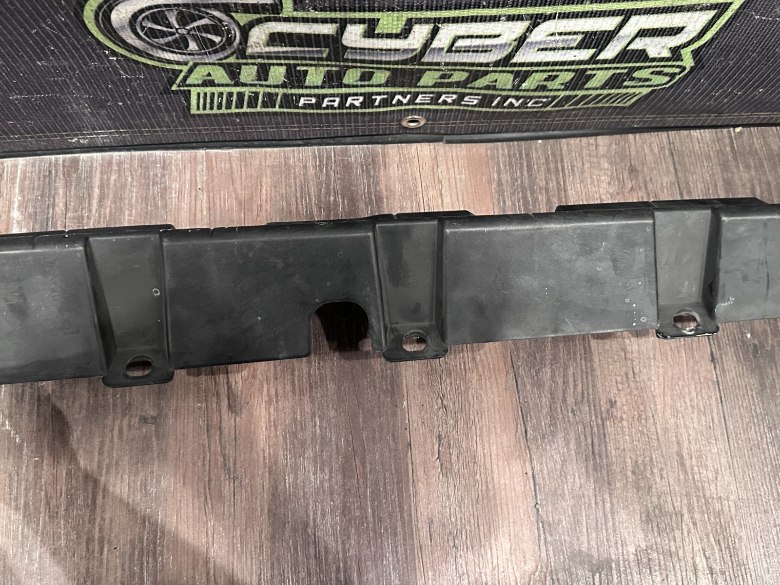 2018 AUDI R8 PASSENGER RIGHT SIDE SKIRT SUPPORT BRACKET OEM 4S0 853 922