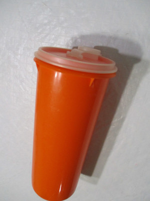 Vtg. Retro Tupperware # 262-5 Orange 4 1/2 Cup Container w Flip Top/Lid #603-1