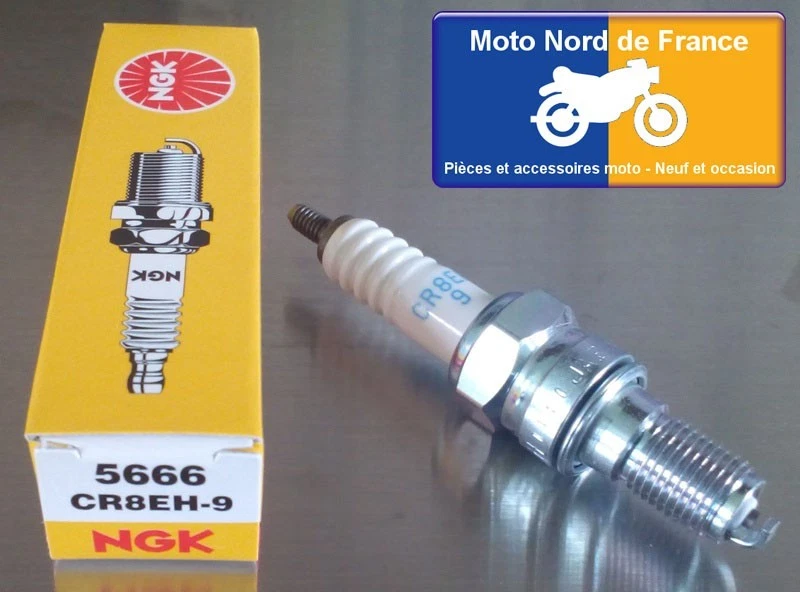 4 bougies NGK CR8EH-9 - Honda CBF 1000 F /ABS 2006-2016 - Photo 2/3