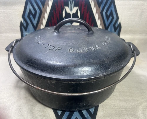Antique Griswold No 9 Tite Top Dutch Oven With Lid , Bale  and Trivet