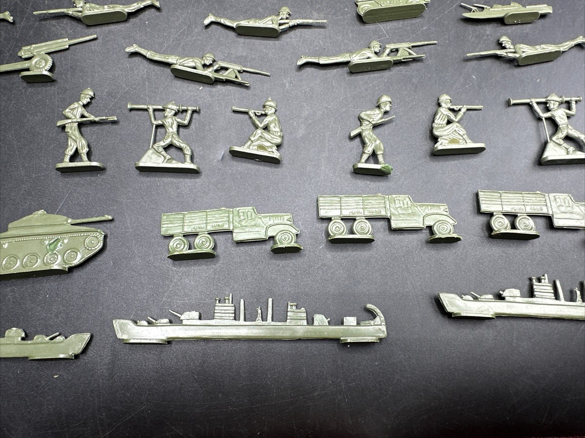 Vintage 1950's Flat Plastic Army Men Comic Book Lot Mail Away