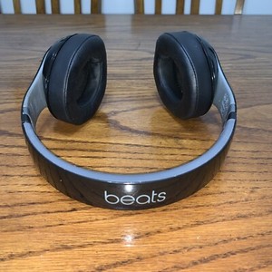 Beats studio wireless チタン ブラックシルバー B0501 Beats studio wireless チタン ブラックシルバー B0501 Beats studio