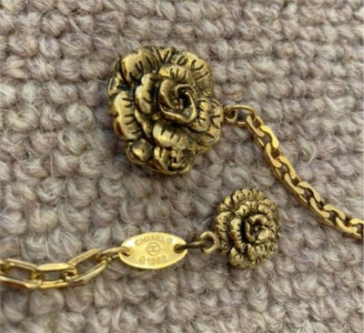 Gold Chain Camellia Flower Belt CHANEL Paris 1995 CC Camellia Flower Lucite Medallion Chain Belt main image 4