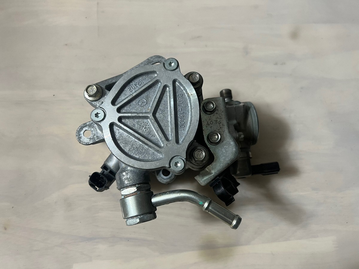 フクママ 14-18 Mazda 3 High Pressure Fuel Pump Vacuum Pump Assembly 2.0L
