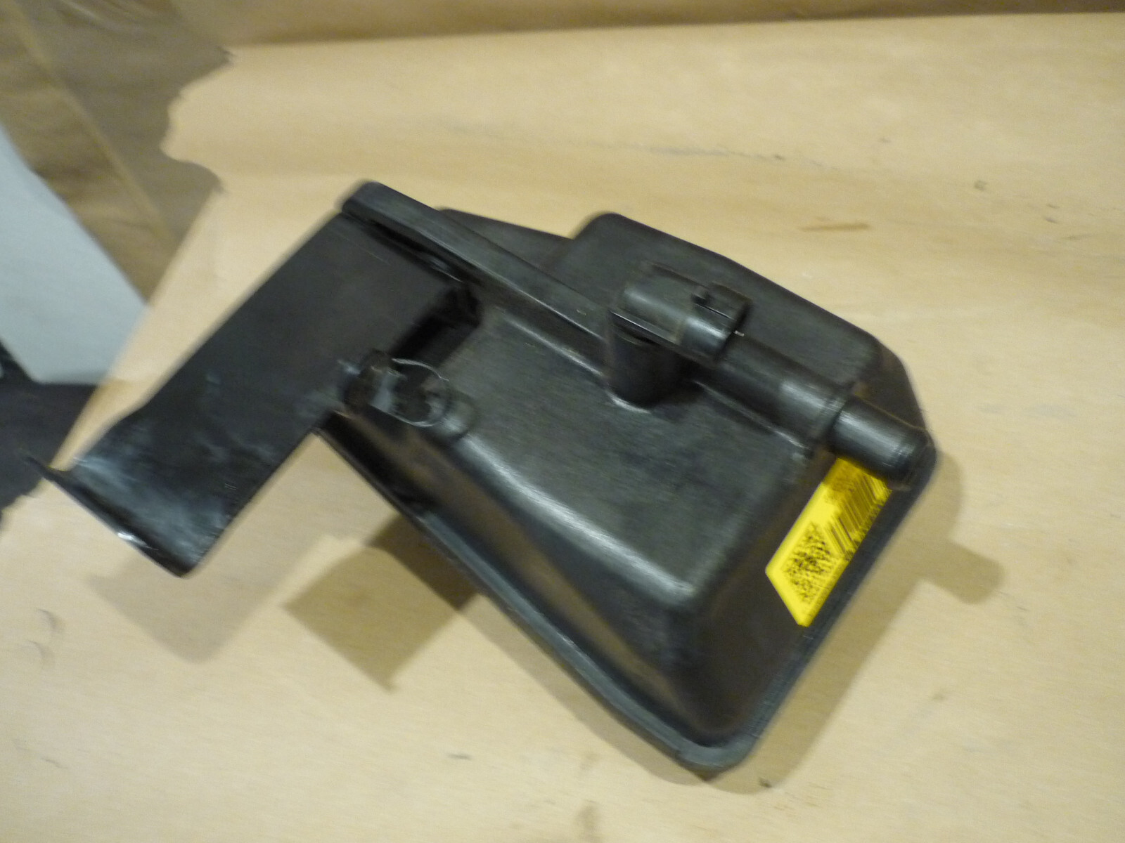 McLaren 720 Power Steering Pump Reservoir - P/N 11D0117CP