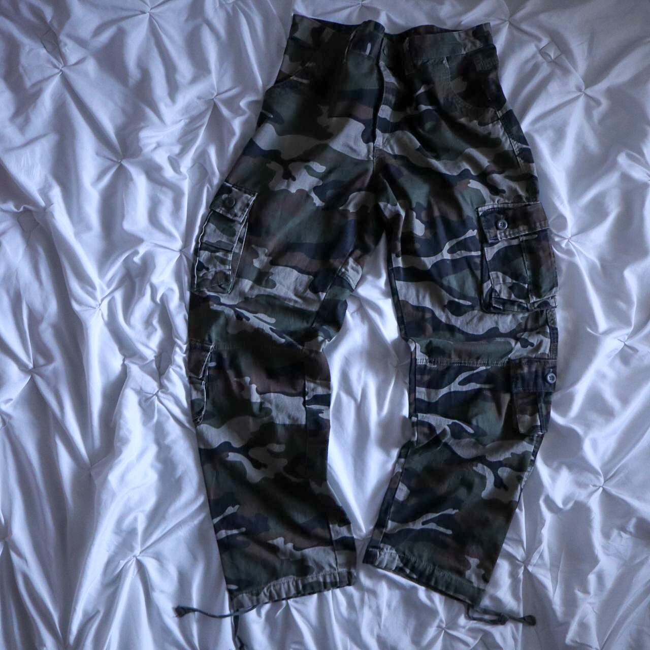 Y2K Style Camo Multi Pocket Cargo Pants  Any Flaws Shown Waist : 38 Leg Open : 9
