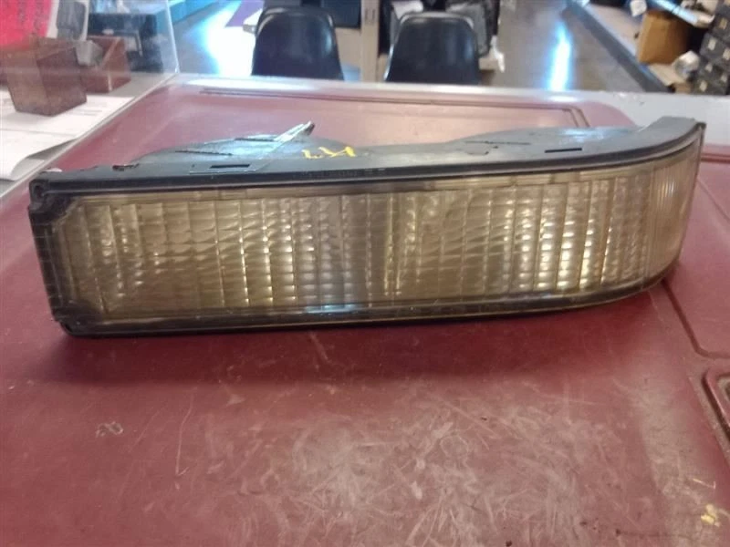Passenger Corner/Park Light Fits 94-02 CHEVROLET 3500 PICKUP 346042 - Image 2 of 3
