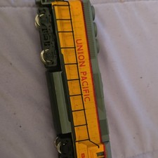 Union Pacific Diesel Locomotive HO 828 Yellow Gray Plastic