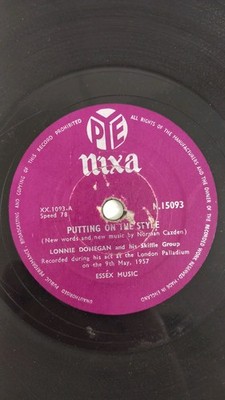 1957 UK #1 LONNIE DONEGAN 78  PUTTING ON THE STYLE / GAMBLIN' MAN N15093 