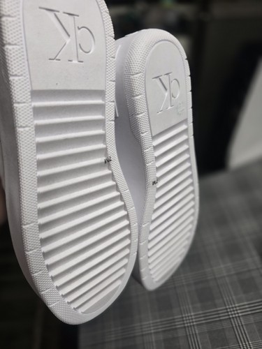 Women's Calvin Klien White/Black Sneakers Size 7 Brand New With Tags - Picture 4 of 5