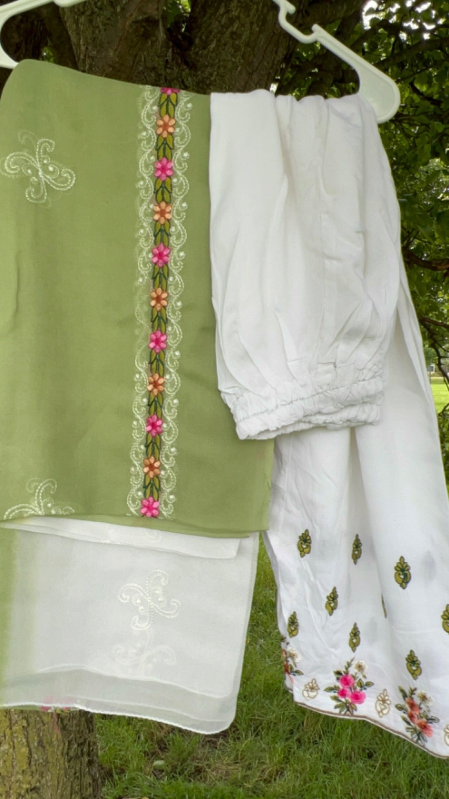Hand-Embroidered Pakistani Sage Green Floral 3-Piece Lawn Suit Shalwar Size S image 8