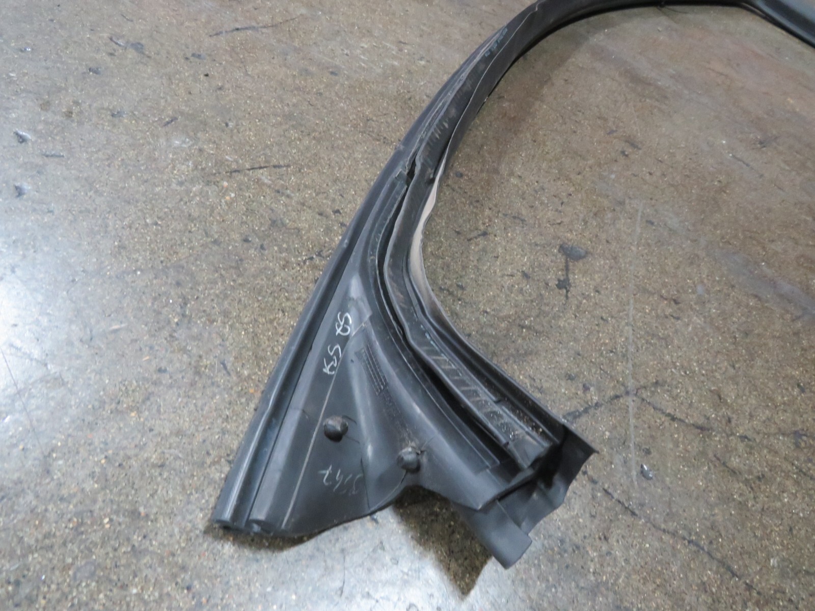 Ferrari 458 Italia, RH, Right, Door Rubber Molding, On Body, Used, P/N 81951400