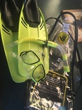 Body Glove Retro 2 Snorkeling Set Mask Snorkel Lazor Fins Sport Bag Yellow Black