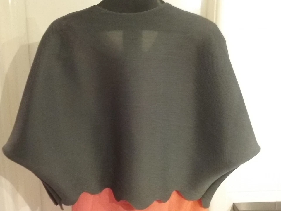 Pleated plisse bolero jacket, charcoal, washable, scalloped, open, Korean, BNWOT - image 3 of 4