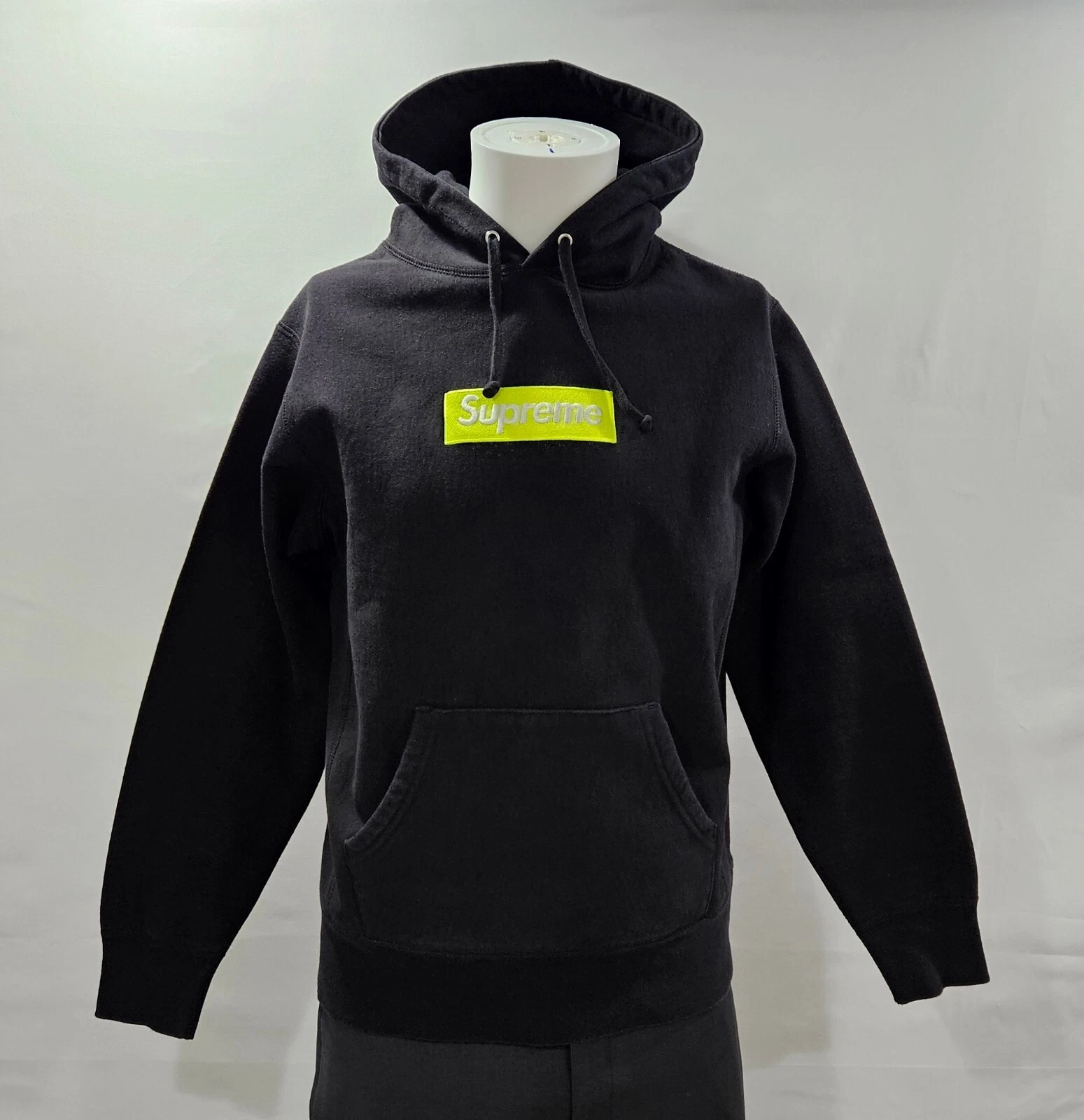 Sweat à capuche Supreme Box Logo FW17 noir   Petit sweat à capuche jaune fluo 2017