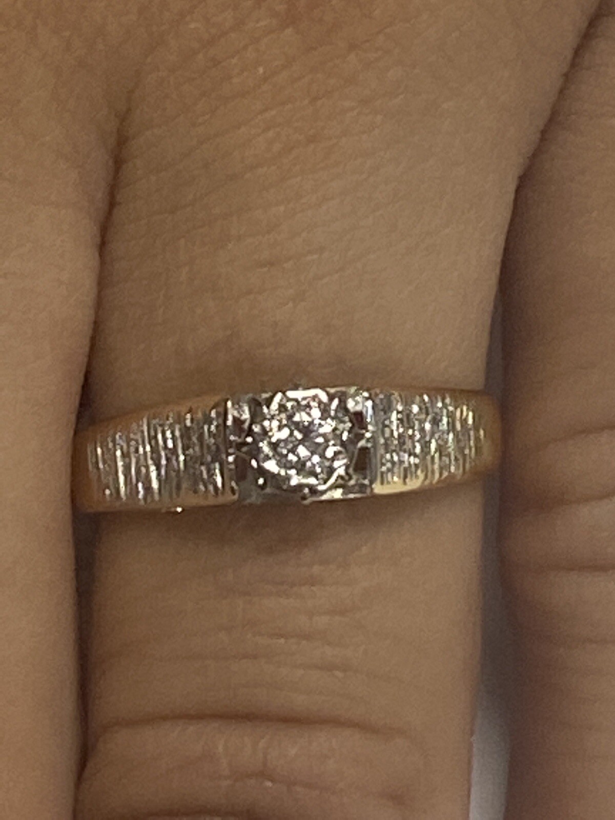 18k gold round diamond solitaire ring - image 10