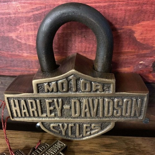 HD Solid Brass Working Lock With Keys (3.75" x 3.75" x 1.25") - Picture 5 of 6