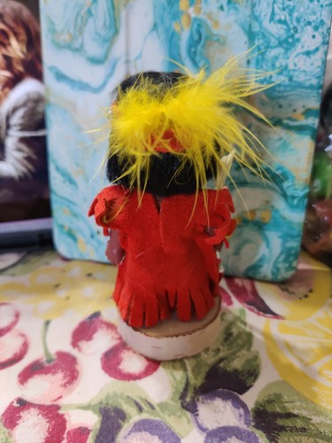 Native American Female Doll w/ Suede Leather Clothing & Wooden Log Stand - Picture 3 of 5