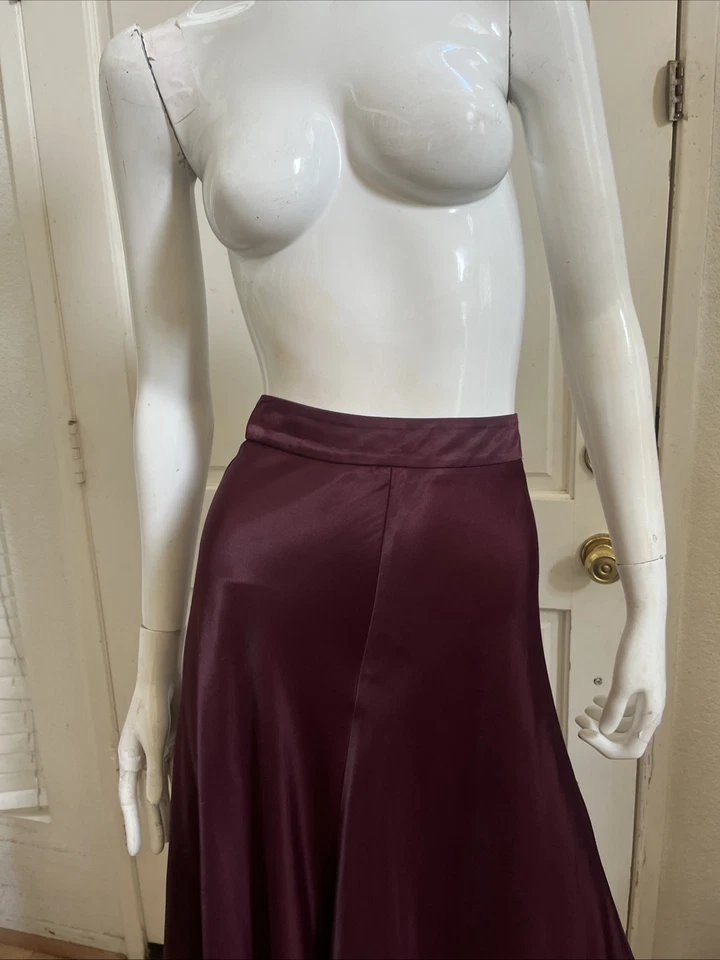 ZARA NUEVA! Falda Midi Borgoña Sangre de Buey Satinado Cremallera Trasera Acampanada Línea A Talla S Foto 2 de 4