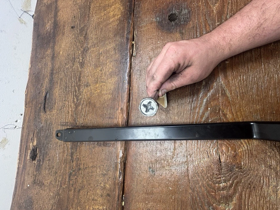 05-10 BMW E60 530i 525i BATTERY HOLD DOWN CLAMP and BOLT 61217577620 OEM - Image 4 of 4