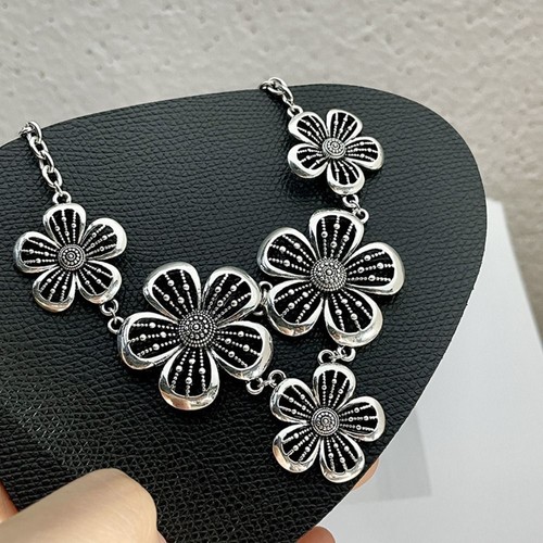 Vintage Look Flower Pendant Necklace Patchwork Necklace Women's Jewelry - Picture 3 of 6