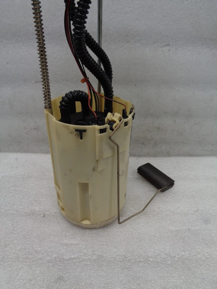 1999-2002 Land Rover Range Rover Fuel Pump Assembly OEM AK220777 - Image 2 of 4