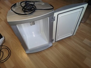 Tragbarer Mini Weinkühlschrank JH 11F mit Heißfunktion
