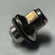 One Toyota Tundra Sequoia Lexus LX470 LX570 OEM Factory Chrome 14x1.5 Lug Nut