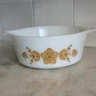 Vintage Pyrex Gold on White 1 1/2 Pint Butterfly 472 Round Casserole Baker Dish