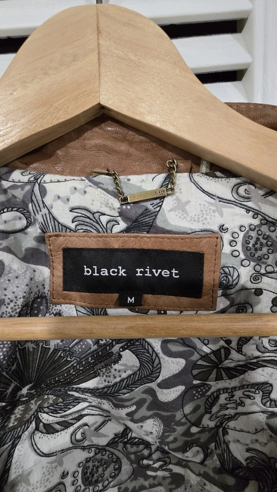 Chaquetas de cuero remache negro para mujer talla M Foto 2 de 4