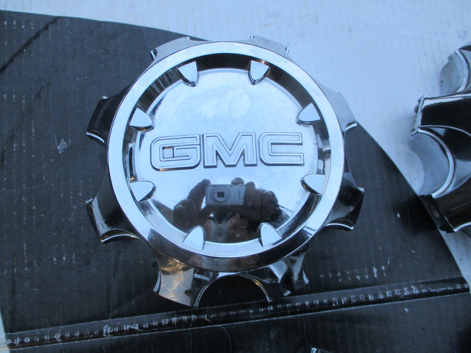 GMC Sierra 2500 3500 Factory OEM Chrome Center Cap 5503 5801 2011-2019 9597794