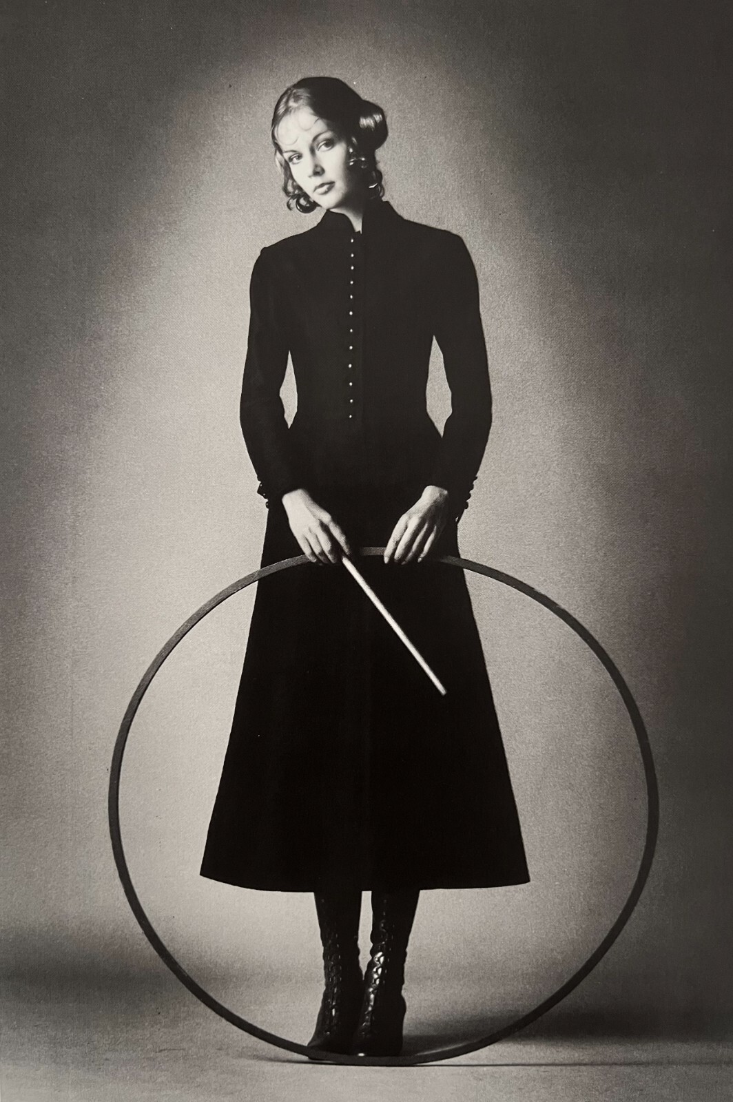 SAINT LAURENT Jeanloup Sieff Barbara Abito di Yves Saint Laurent Vogue Parigi 1969