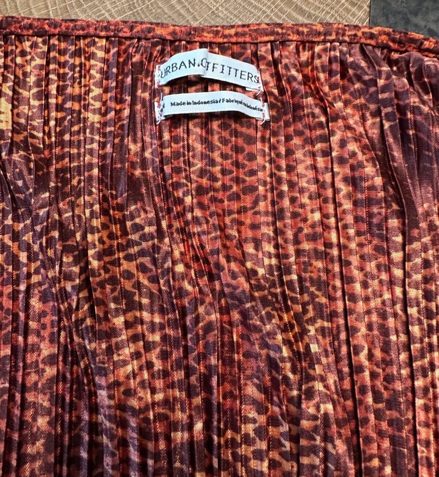 URBAN OUTFITTERS BLUSA CORTA CINTURA PLISADA CEÑIDA ESTAMPADO ANIMAL MUJER TALLA M Foto 2 de 4