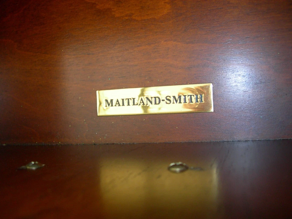 Maitland Smith Aged Regency 桃花心木 Crotch Veneer 餐具柜带黑色大理石 — 第 3/4 张图片