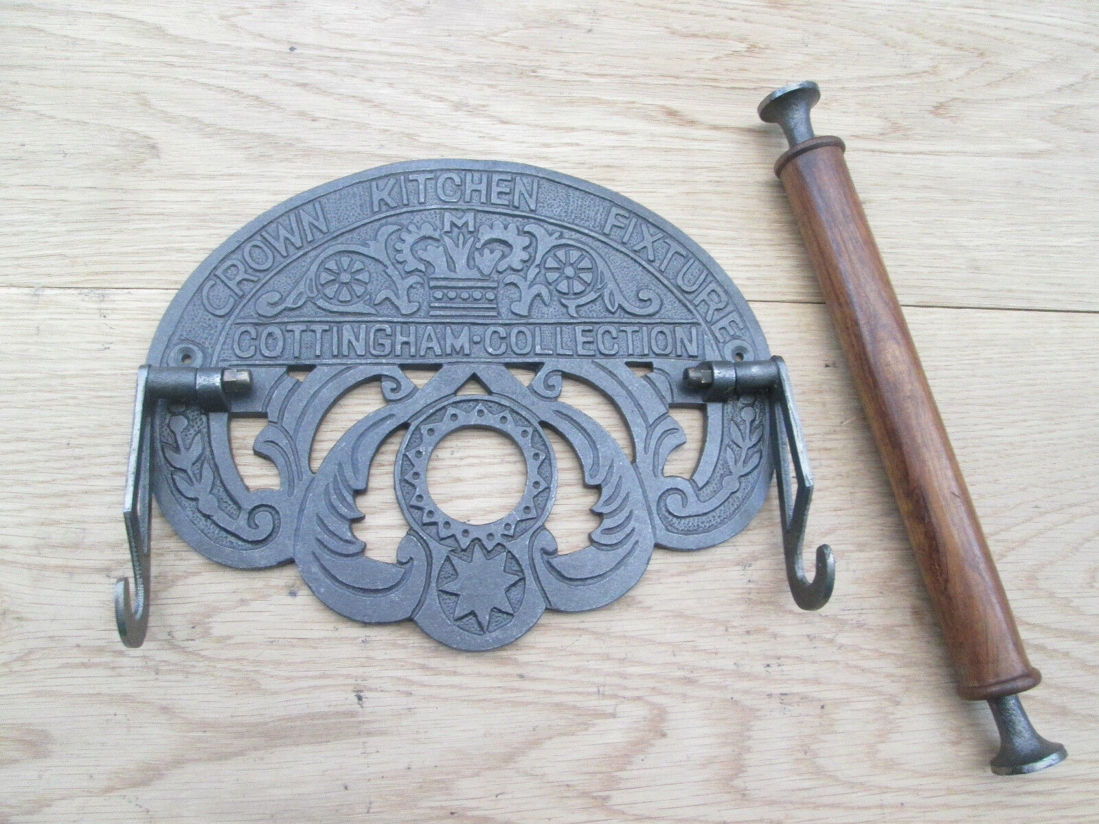 cast iron rustic vintage old country cottage style kitchen roll holder