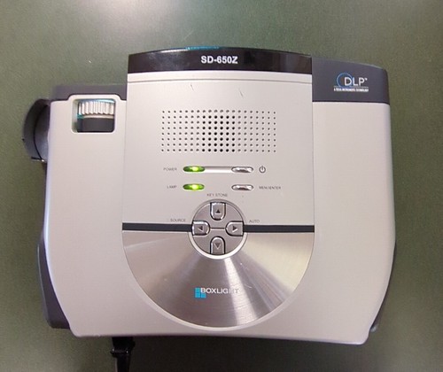 SD -650Z DLP Small Portable Boxlight Projector 6500 Ansi Lumens - Picture 2 of 14